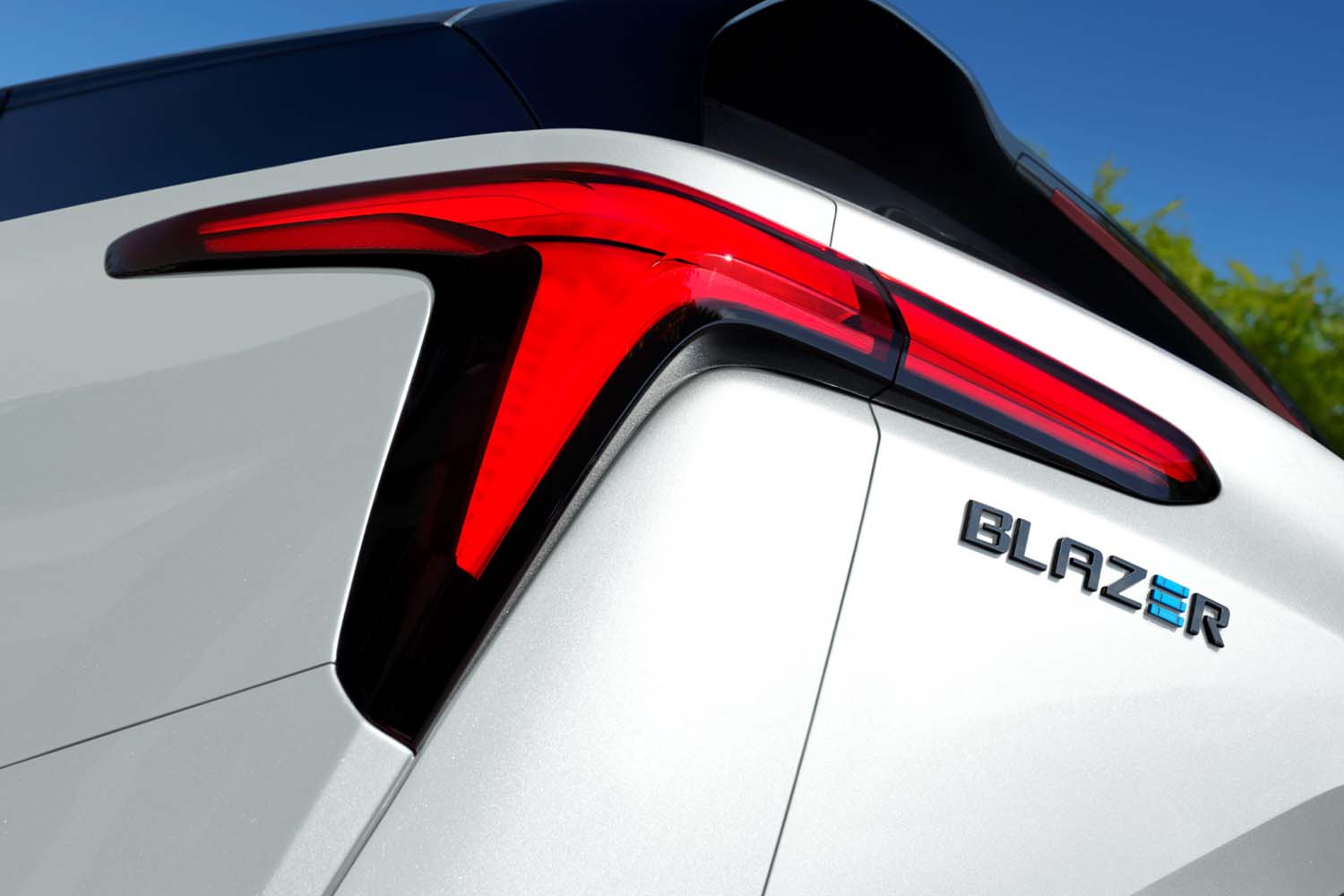 Chevrolet BLAZER EV con faros led con emblema iluminado